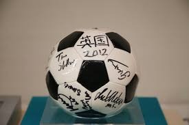 2016年5月：游骑兵球员奥多尔因“甩棒事件”在场上拳击蓝鸟球员包蒂斯塔。